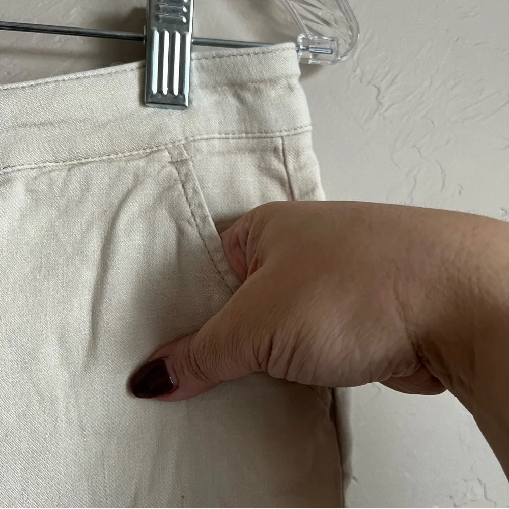 NYDJ features stretch